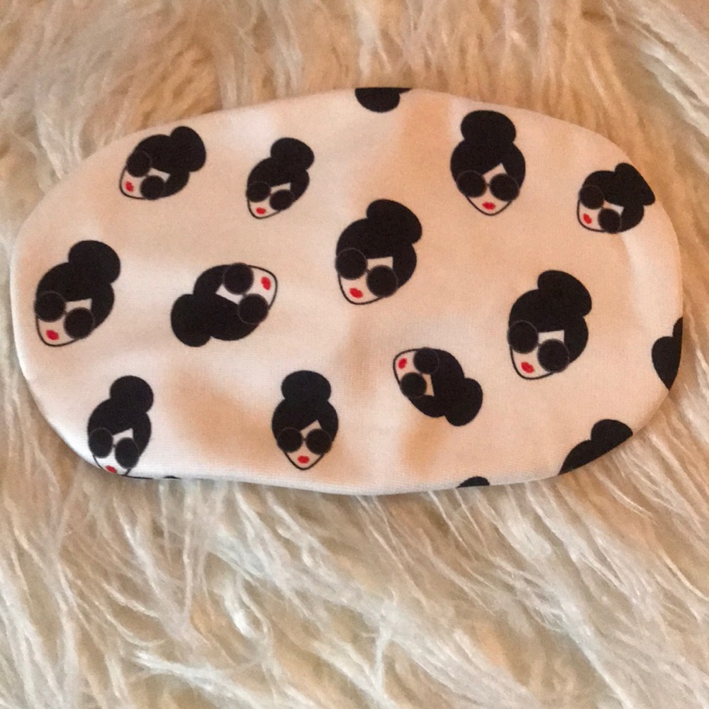 Alice and Olivia mask